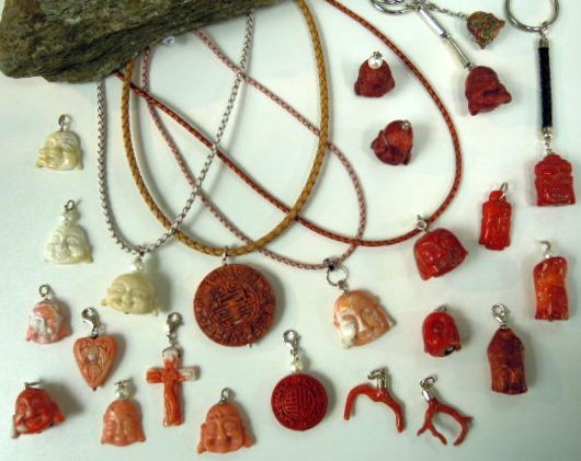 Schmuck aus Korallen Arizona-Galerie Frankfurt/Main Halsketten Ringe